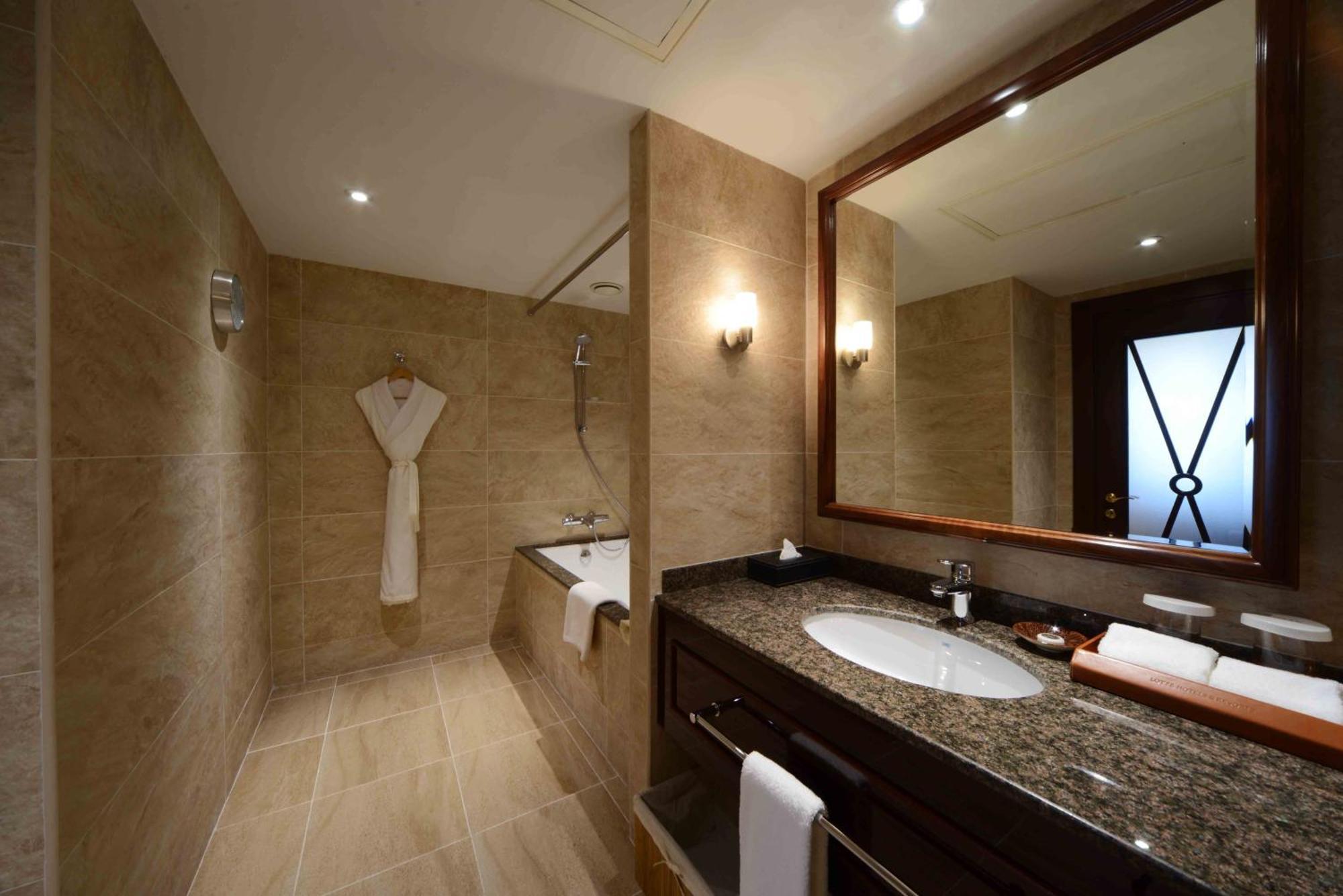 Lotte City Hotels Tashkent Palace Rum bild