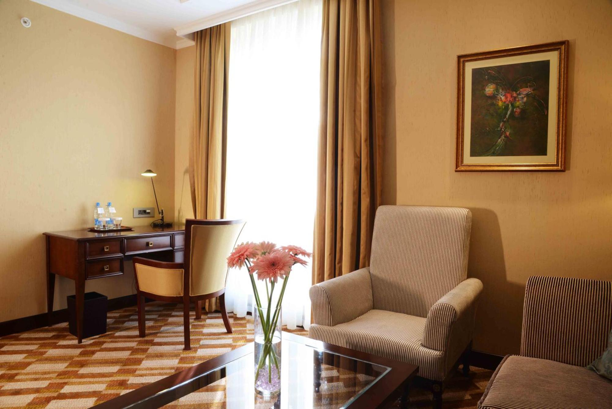 Lotte City Hotels Tashkent Palace Rum bild