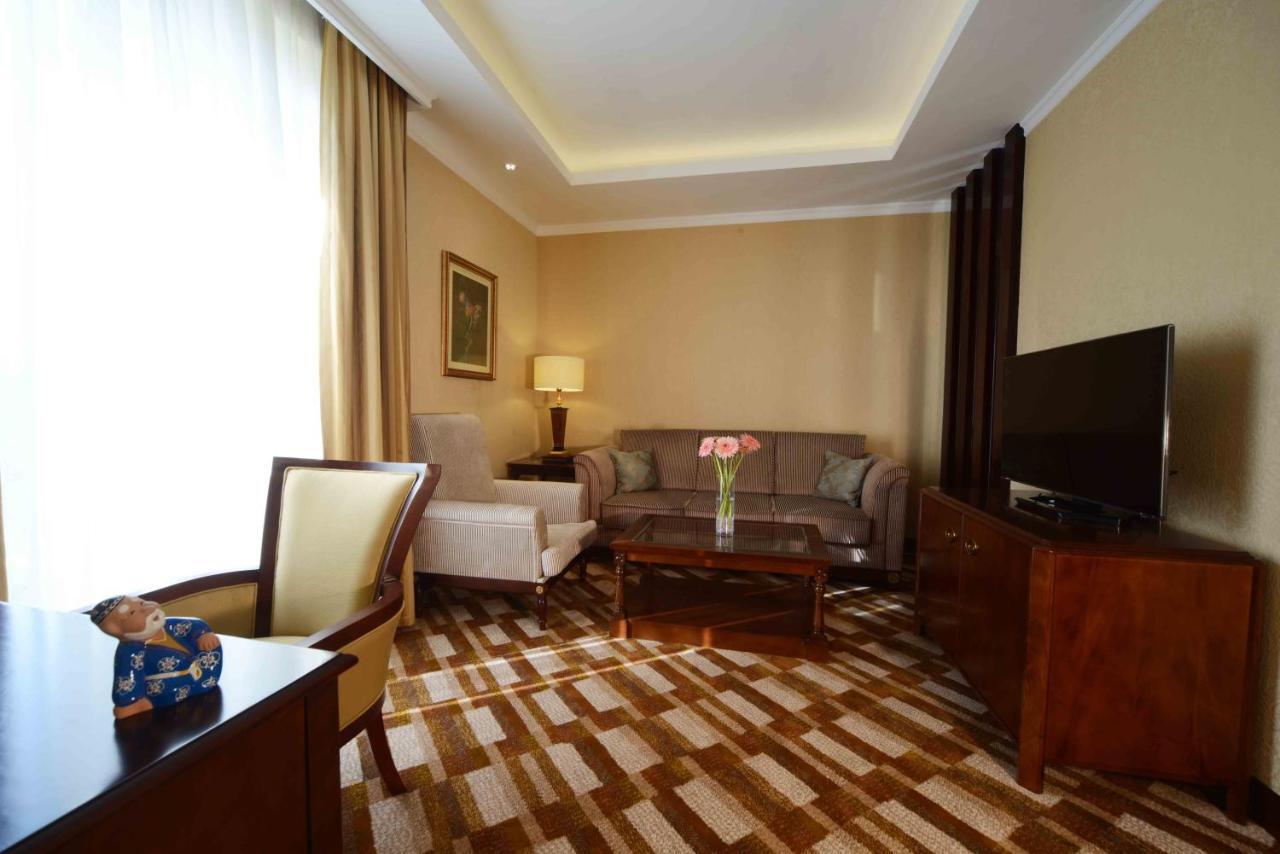 Lotte City Hotels Tashkent Palace Exteriör bild